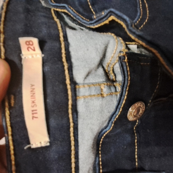 Levi's 711 skinny Size 28 stretchy - Picture 4 of 6